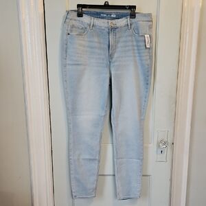 NWT Women's Light Wash High Rise Skinny Jeans- 14